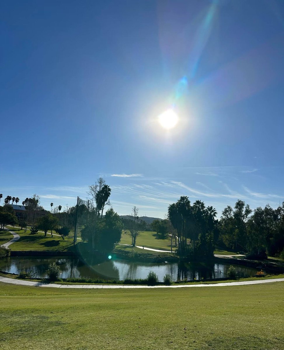 packoutPollo7's tweet photo. Unfortunately, my skills aren't a threat to anyone, otherwise I would definitely have my friends as my caddies lol

But having fun is the most important thing

Have a great weekend of golf! ⛳️ https://t.co/Ux9w8atjd1
