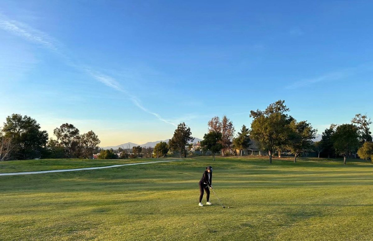 packoutPollo7's tweet photo. Unfortunately, my skills aren't a threat to anyone, otherwise I would definitely have my friends as my caddies lol

But having fun is the most important thing

Have a great weekend of golf! ⛳️ https://t.co/Ux9w8atjd1