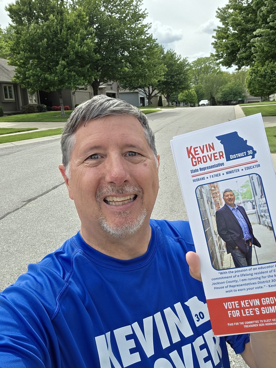 GroverforMO's tweet photo. Great visits knocking doors in Lee’s Summit today.
Folks are focused on real issues—affordable living, strong public schools, &amp; fair tax plans.

When 90% of seniors would see a tax increase, we know we need a better path forward.

Listening matters. I’ll keep showing up. #HD30 https://t.co/LN6GBz1wq5