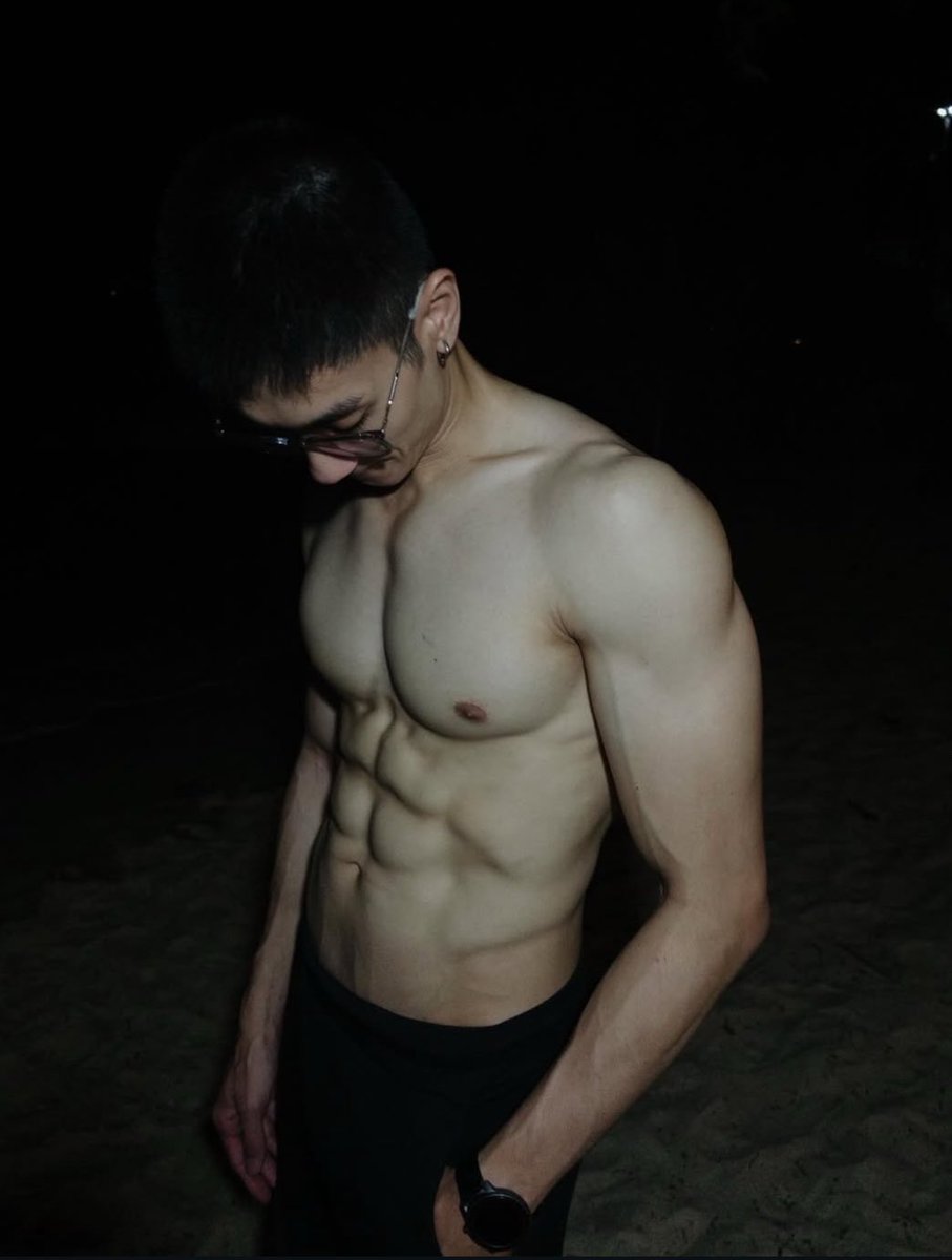 ฉักรักหนุ่มแว่นตาขีด 🤓 tweet media