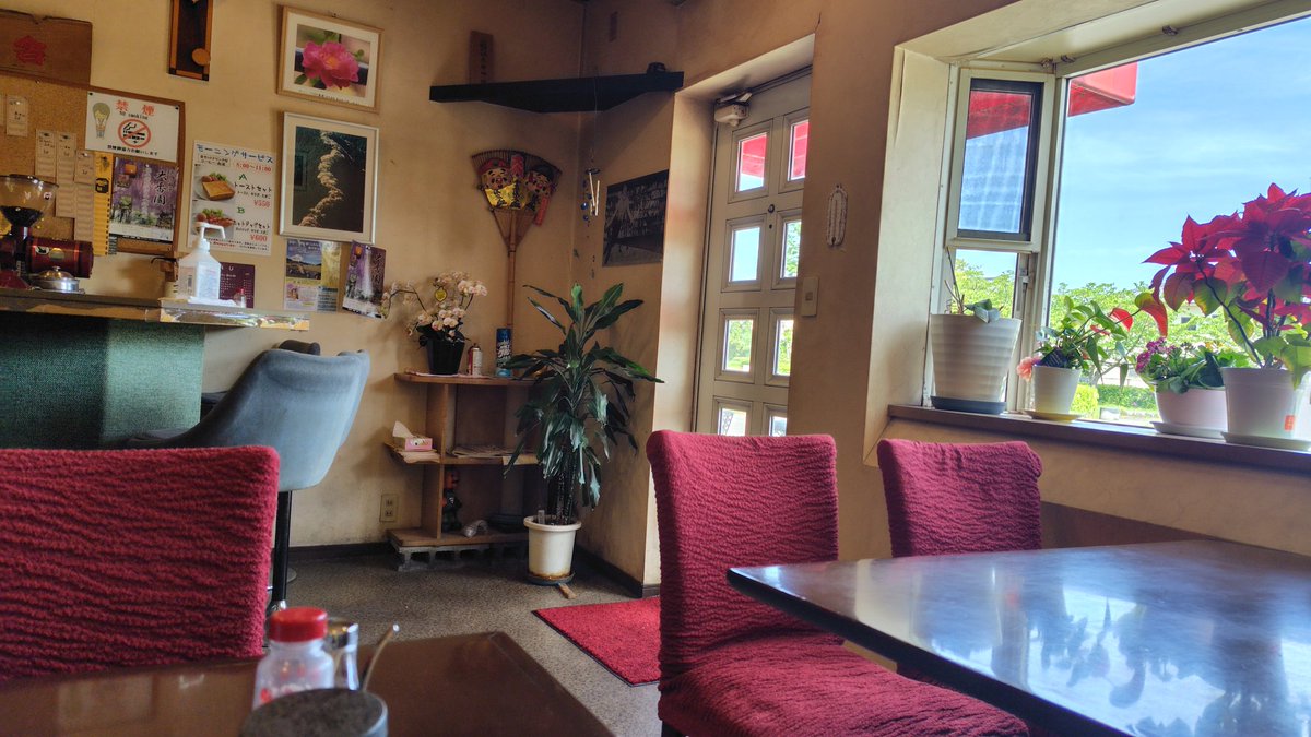 たまに喫茶店モーニングをいただきに、ふらっと近場の喫茶店に入ってみたりします☕
今日も奈良の自宅近くの初めて訪れる喫茶店へ
店内は常連っぽい方がカウンターにお一人
静かで落ち着く雰囲気でゆっくりと過ごさせていただきました　
600円のホットドッグモーニングは大満足🍴
#喫茶店  #モーニング