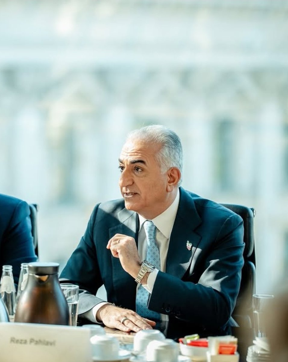 Sisidarsayeh's tweet image. My leader, my choice, Pahlavi is my voice 👑 Long live the king, long live Iran.🌹
 #miga #kingrezapahlavi