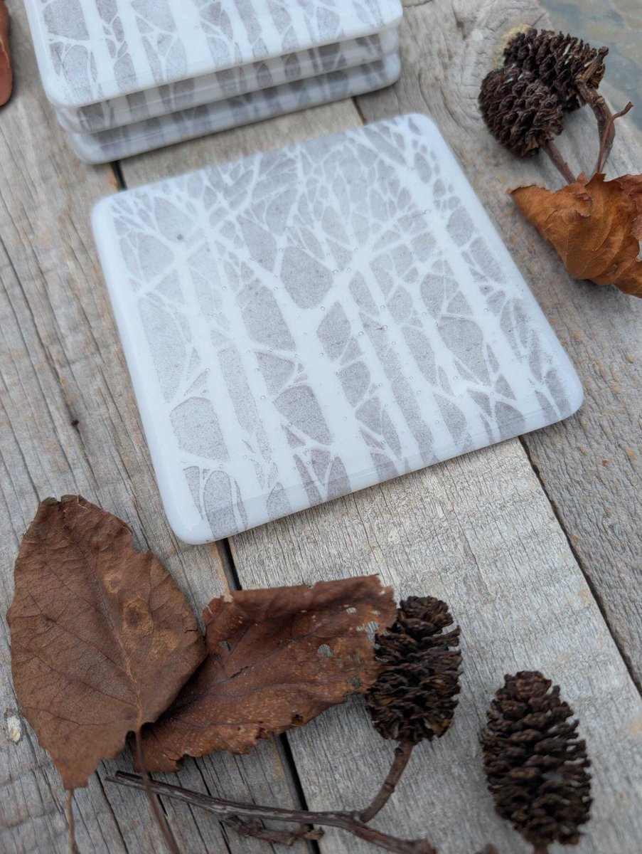 Samphireglass's tweet image. Handcrafted forest silhouette fused glass coasters. Each unique and made by applying glass powder forest scene I to handcut white glass and capped with handcut clear glass. Fused together in the kiln. 

#giftideas #shopindie #shopindie

samphireglass.etsy.com/listing/1038...