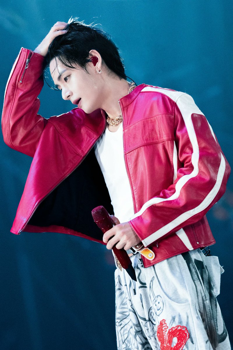 fashionsnap's tweet photo. BTSが東京ドーム公演で日本ブランド「エムエーエスユー（MASU）」のカスタム衣装を着用。https://t.co/Q3wOFEmgpF https://t.co/LuFDBgd6QJ