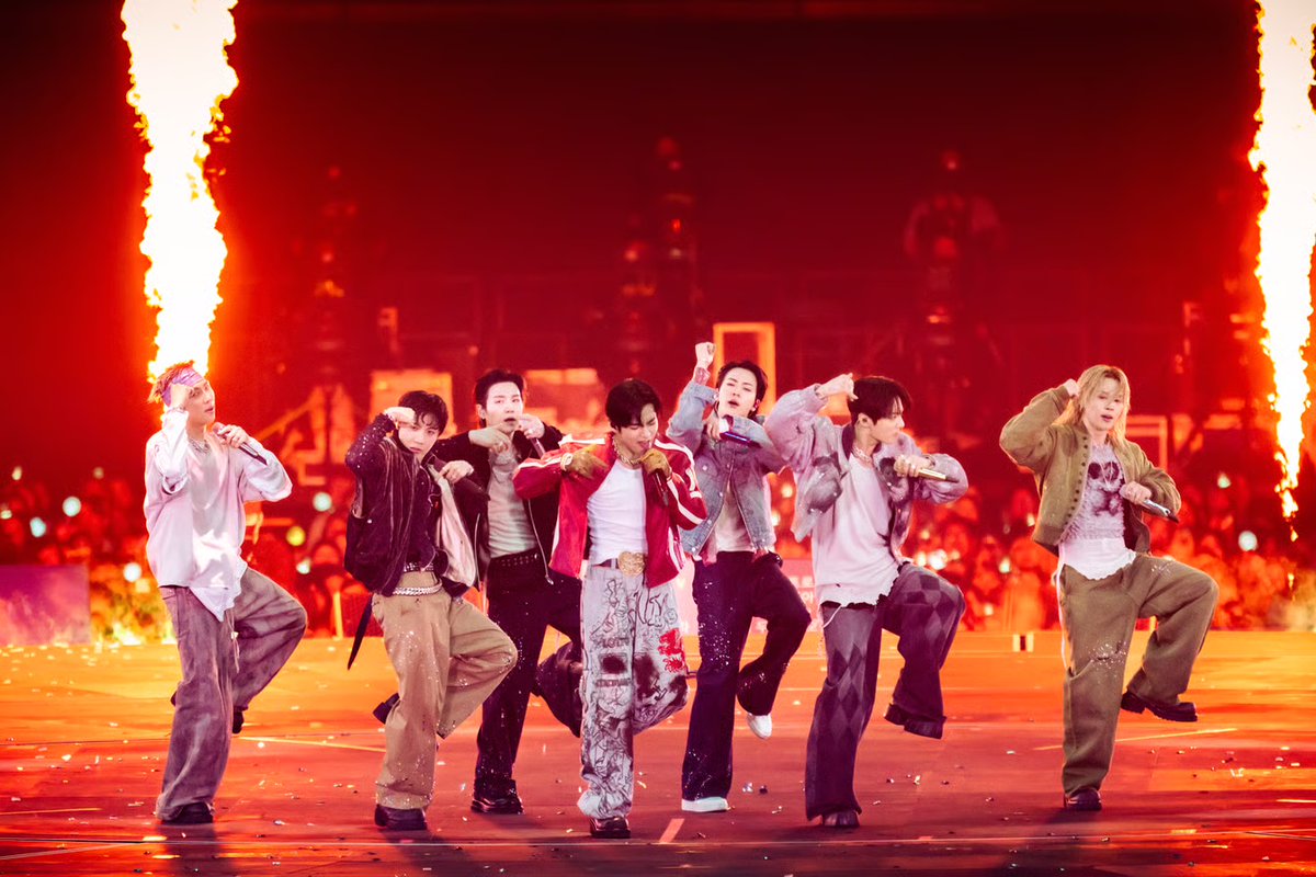 fashionsnap's tweet photo. BTSが東京ドーム公演で日本ブランド「エムエーエスユー（MASU）」のカスタム衣装を着用。https://t.co/Q3wOFEmgpF https://t.co/LuFDBgd6QJ