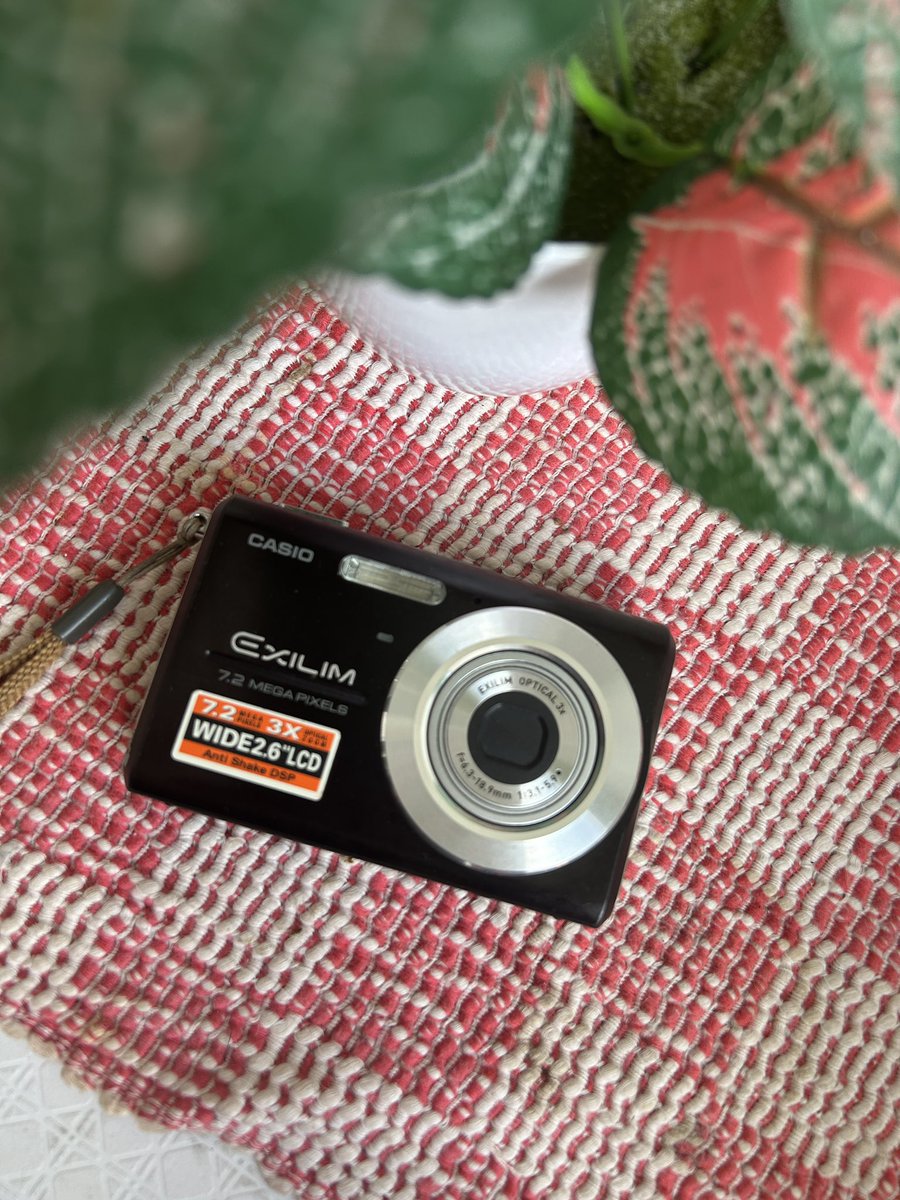 baddiegicam's tweet image. wts digicam casio exilim ex-z75 (ive gaeul digicam) in black fullset

minus: layar agak penuaan noda (tapi tampilan layar masih bagus dan jelas)

875K (co oren ada diskon)

overall semua masih bagus sekalii

kelengkapan fullset wih box

#wtb #ive #gaeul