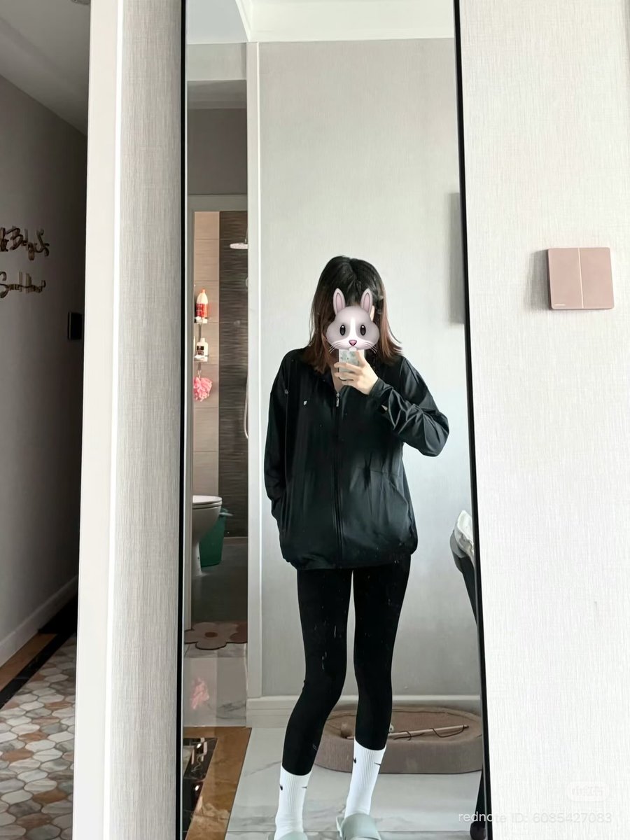 m 𝜗𝜚 tweet media
