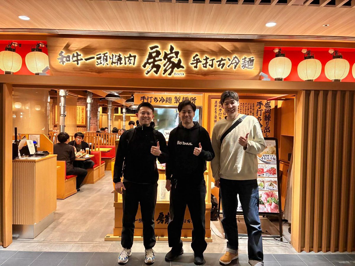 先日、専門学校メンタル講師陣で決起会をしてきました。頑張りましょい！
石井コーチ<a href="/senaka_push/">石井タイキ/スポーツメンタルコーチ</a> 
上杉コーチ