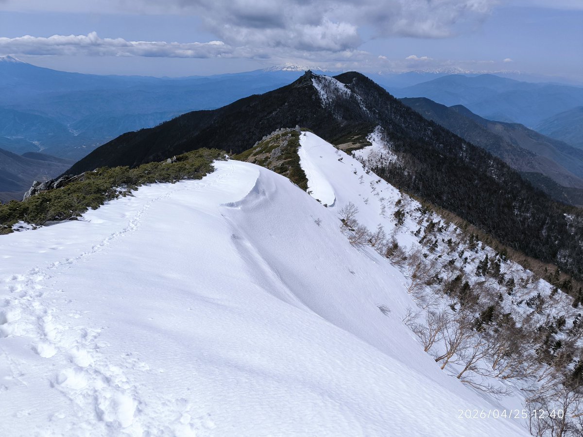 takumin_abcd's tweet photo. 将棊頭山 2730m

少し遅れて春を感じられる、素敵な山でした https://t.co/yBEjrea1Ao