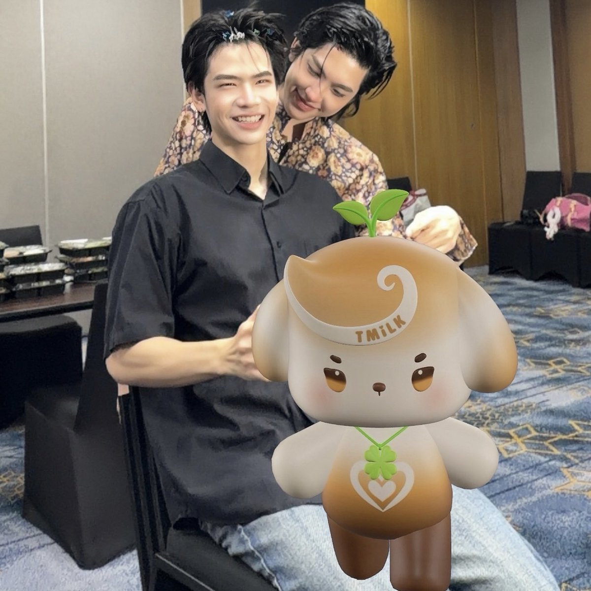 ออป๊าออปี๊เริ่มชินการเลี้ยงลูกแล้ว แต่เตี่ยกับมี๊ยังเป็นผู้ปกครองมือใหม่ ยังไม่เข้ามือ ขอเวลาศึกษาตำราคุณพ่อมือใหม่ก่อน จุ๊กกรู้เลี้ยงทีมี้วดี ๆ เตี่ยเขาหายตื่นเต้นเมื่อไหร่เขาจะมาอุ้มน้องคืนนะลูก
#JookKroo #TMiLK