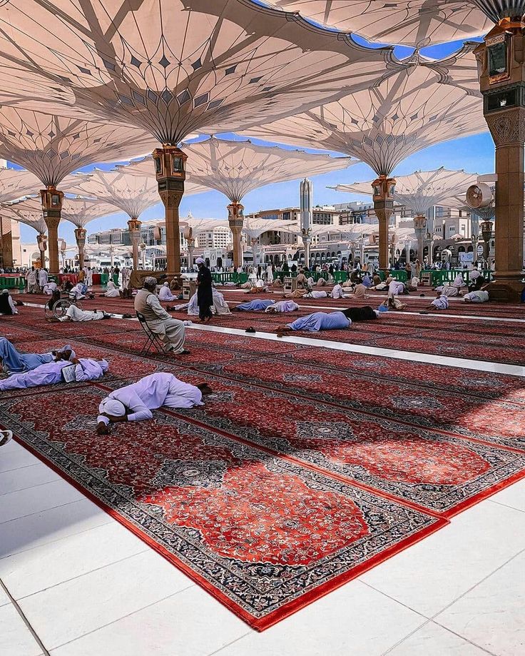 arab11__'s tweet photo. Whoever seeks tranquility should go to the Prophet's Mosque in Medina. https://t.co/RjpuMfo8Lr