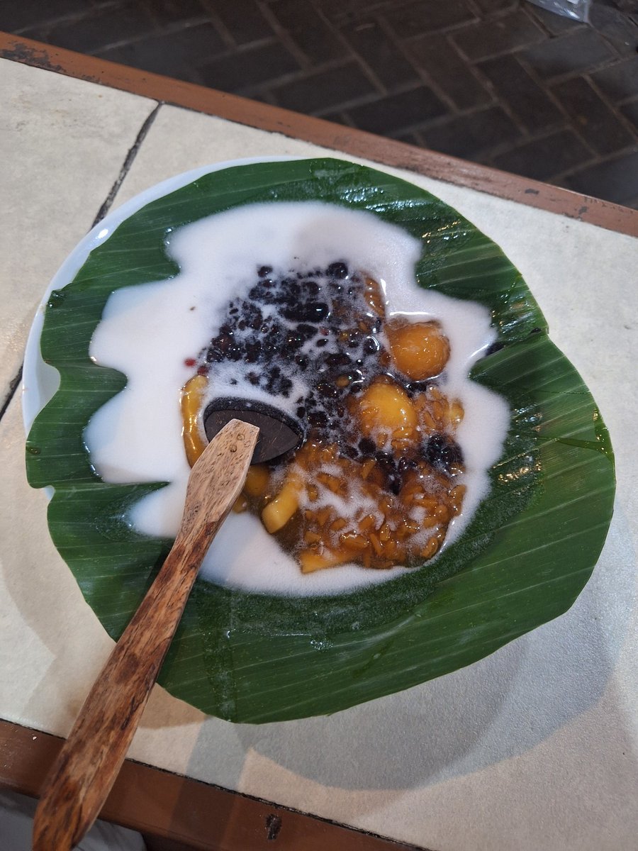 sanitamima's tweet image. j.a.j.a.n
📍Jenang Yu Jumilah (pasar ngasem)
📍Pawon Tempuran. Rahang tuna bakar kenapa enak banget yaaa. Makanan syurgaaa. Apalagi bagian lemak-lemak tersembunyi di balik tulangnya 🥹
#brunch #lunch #jogja