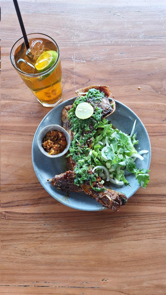 sanitamima's tweet image. j.a.j.a.n
📍Jenang Yu Jumilah (pasar ngasem)
📍Pawon Tempuran. Rahang tuna bakar kenapa enak banget yaaa. Makanan syurgaaa. Apalagi bagian lemak-lemak tersembunyi di balik tulangnya 🥹
#brunch #lunch #jogja