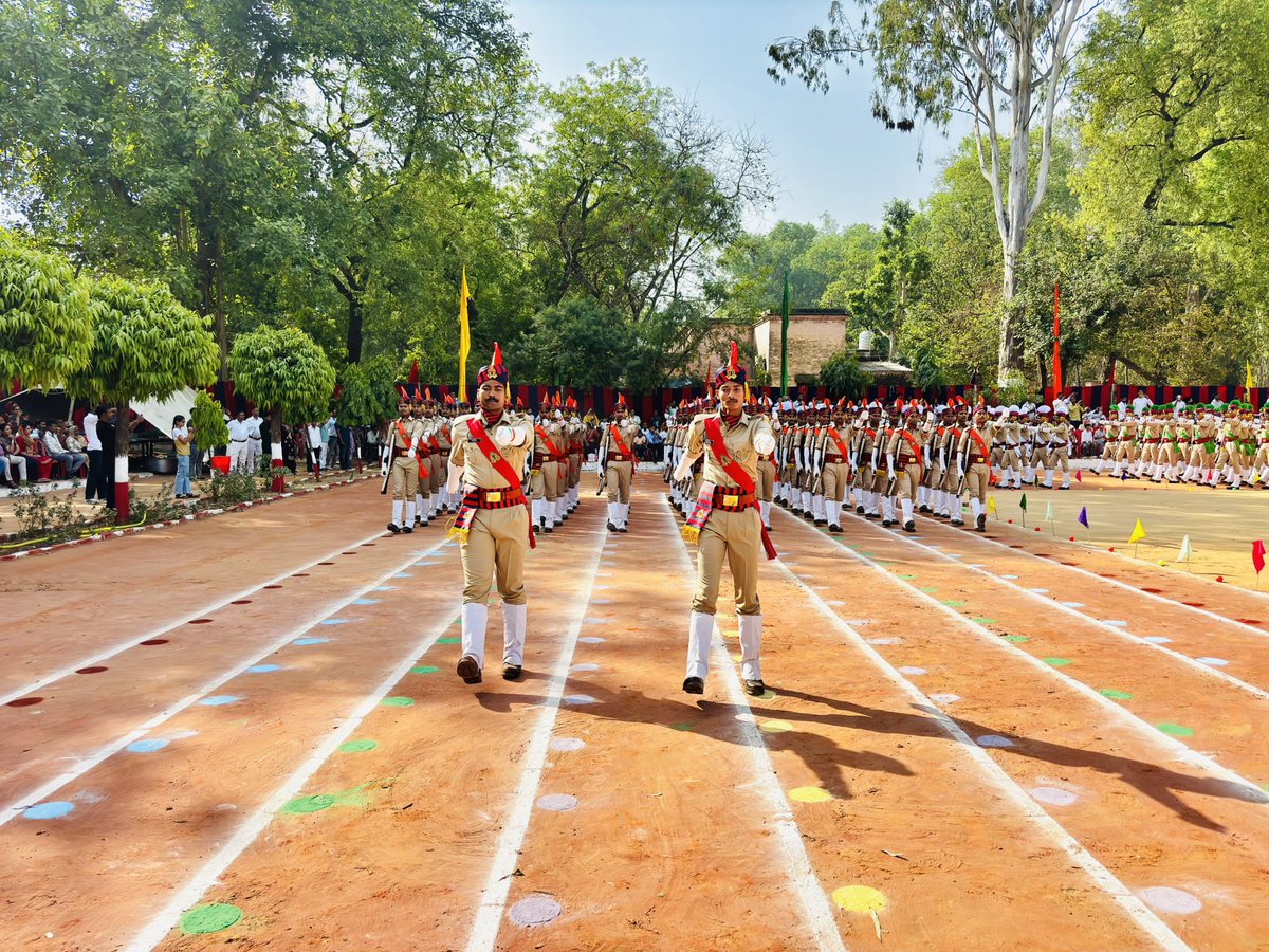 co24pacup's tweet photo. वर्दी की गरिमा बनाए रखना ही अब इनका सबसे बड़ा धर्म है।
#UPPolicePOP #UPPolice https://t.co/C5YAom04Ph