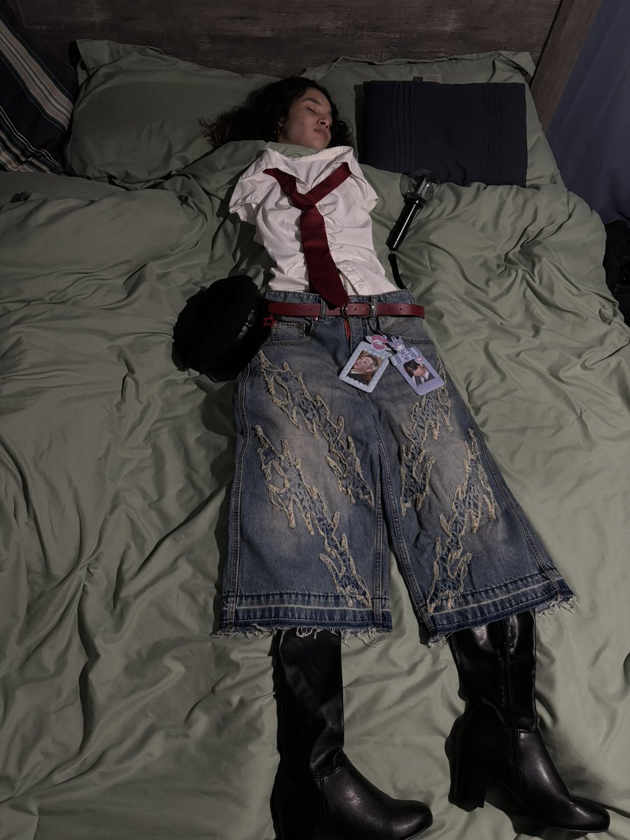 lola⁷ ★ 🪭 is seeing bts TODAY !! tweet media