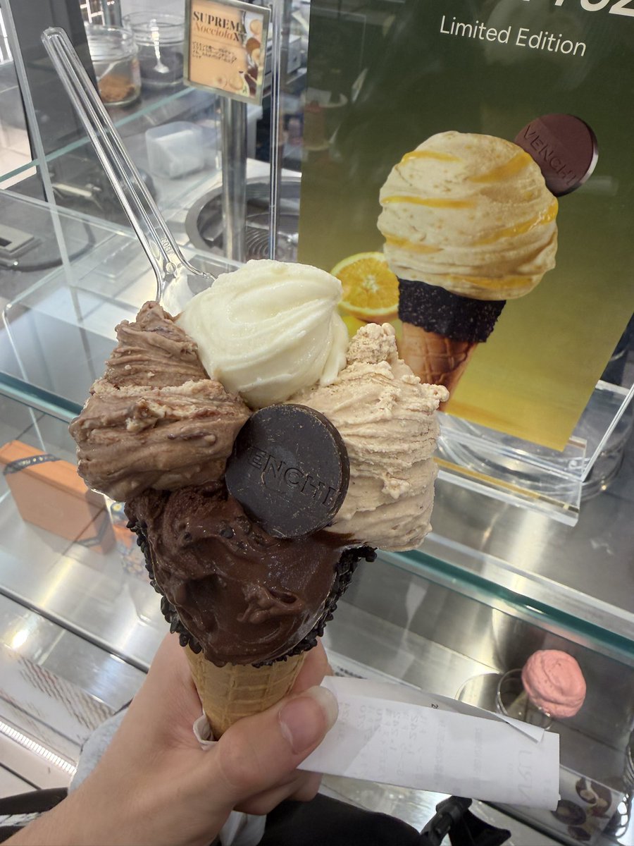 言言言 tweet media