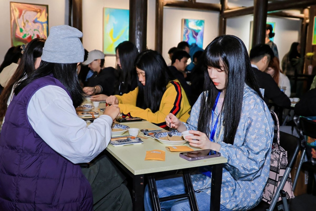 hangzhoufeel's tweet photo. 🌍 😍From April 22-24, "New Generations Forging Ahead" Hangzhou Tour for Overseas Chinese Youth attracted 45 young overseas Chinese from 25 countries and regions. From cutting-edge AI trends and cross-border e-commerce blue-ocean opportunities to the new forms of cultural exchanges, they experienced Hangzhou's formula of openness and innovation firsthand.  

#CreativeHangzhou #SmartHangzhou #InnovationHub #GenZ