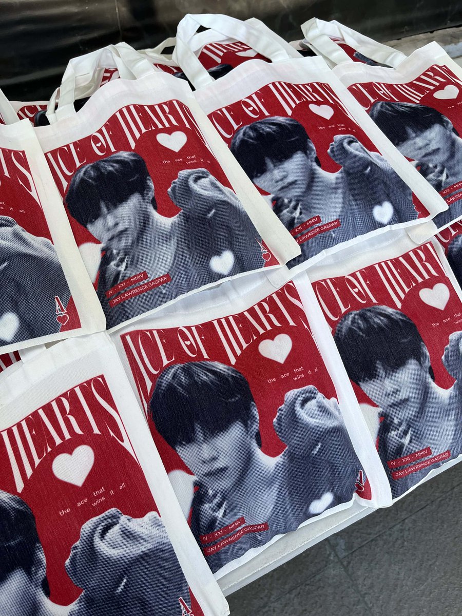 jlgasparph's tweet photo. [🃏] — NOW HAPPENING AT #ACEofHearts

Look at the fant-ace-stic details of the venue right now, covered in black and red! ♥️♠️♦️♣️

Are you already here with us or still on the way? We can't wait to see you! 🌟

#JAYppyLAWRENCEDay #AtTheBay 
#FanNightsAtAMManilaBay https://t.co/wVPoILGKns