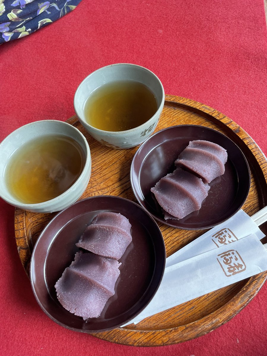 dettyver1's tweet photo. 赤福食べに来た https://t.co/WkWrvvhbZW