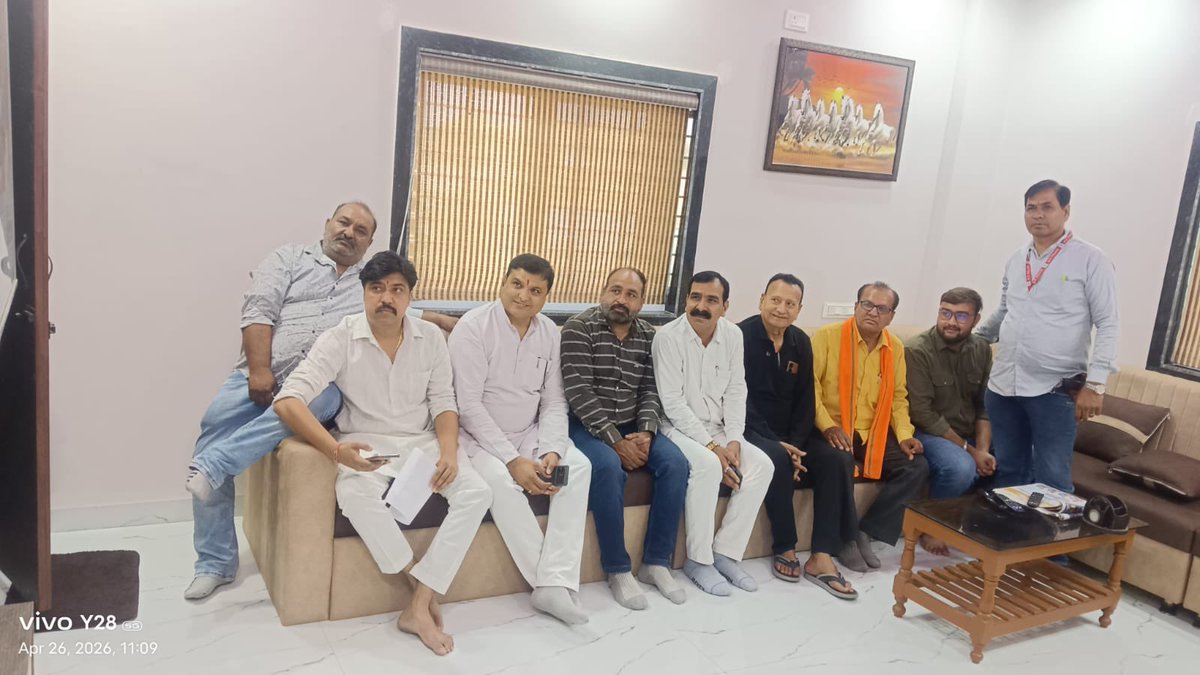 ManojChoudhry_'s tweet photo. आज देश के यशस्वी प्रधानमंत्री श्री @narendramodi जी के मन की बात रेडियो कार्यक्रम को गृह ग्राम केलोद में बूथ क्र. 101 व 133 पर सभी कार्यकर्ताओं के साथ सुना ।

#ManojChoudhary https://t.co/QdUwq3EG2w