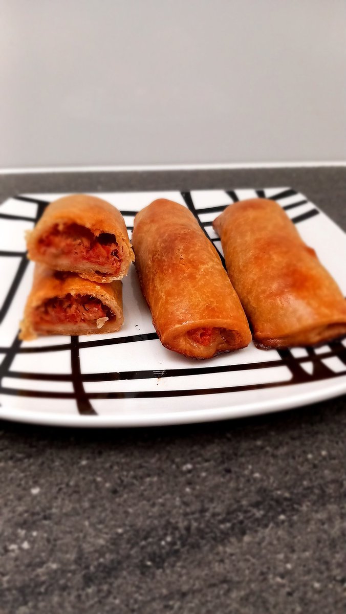 PepGranellTrave's tweet image. Doblaets de pisto y Atún en #Pastelería Benages de #castellon 
Otra forma de #Empanadillas o #Pastissets 👌😍❤️
No lo duden sí les pilla por la zona, compren + de 1
#BuenosDías
#bondia #gastrolovers #bolleria #reposteria #Twitter #Goodmorning #domingo #pisto #foodie #esmorzar