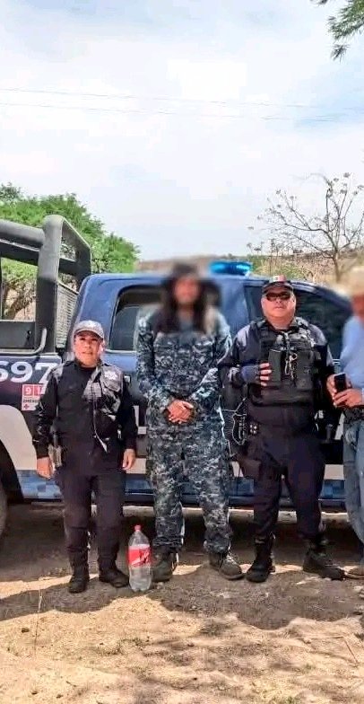 GentedeTeocal's tweet photo. @All_Source_News Lo de que la FRIZ trabaje para los Malandros es un hecho que todo mundo conoce.
Hasta los mismos sicarios andan en las patrullas oficiales disfrazados de Policía.

Esa facha grita a leguas pollito de colores.
Los que conocen el medio, saben que ni un municipal es tan macuarro🤣 https://t.co/oCIwQ7nutR