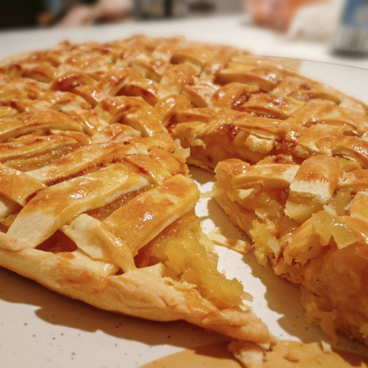 charlyCF74's tweet image. Neighbors turned friends!  Shared a homemade pie this evening—chatted, laughed, and planned a block cleanup next month. Small gestures make big community vibes. #NeighborLove #CommunityMatters