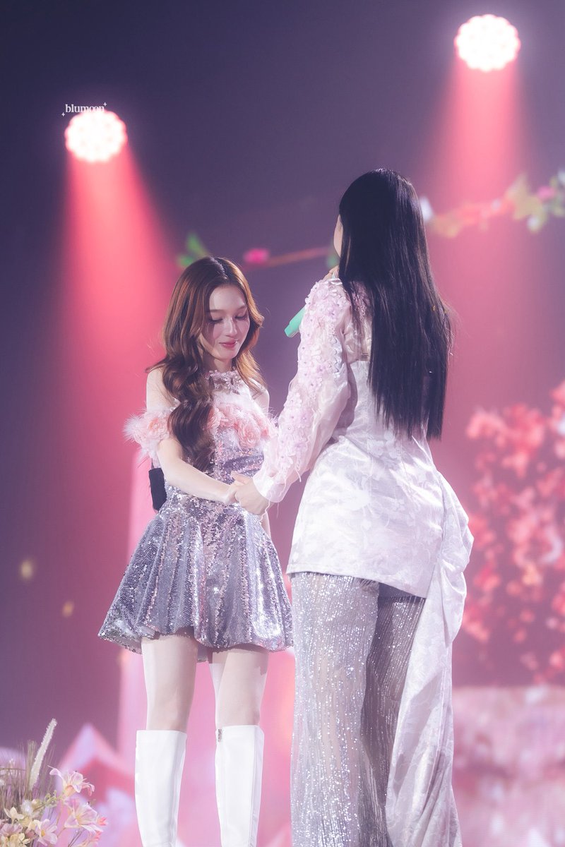 itgirlaiah's tweet photo. "thank you for never making me feel like tomorrow there will be no us" son or "promise ha, let's keep in touch forever ha cap. promise. walang ingay, ako lang" daughter 

#capkrys #milklove https://t.co/2f0QWoBIhM