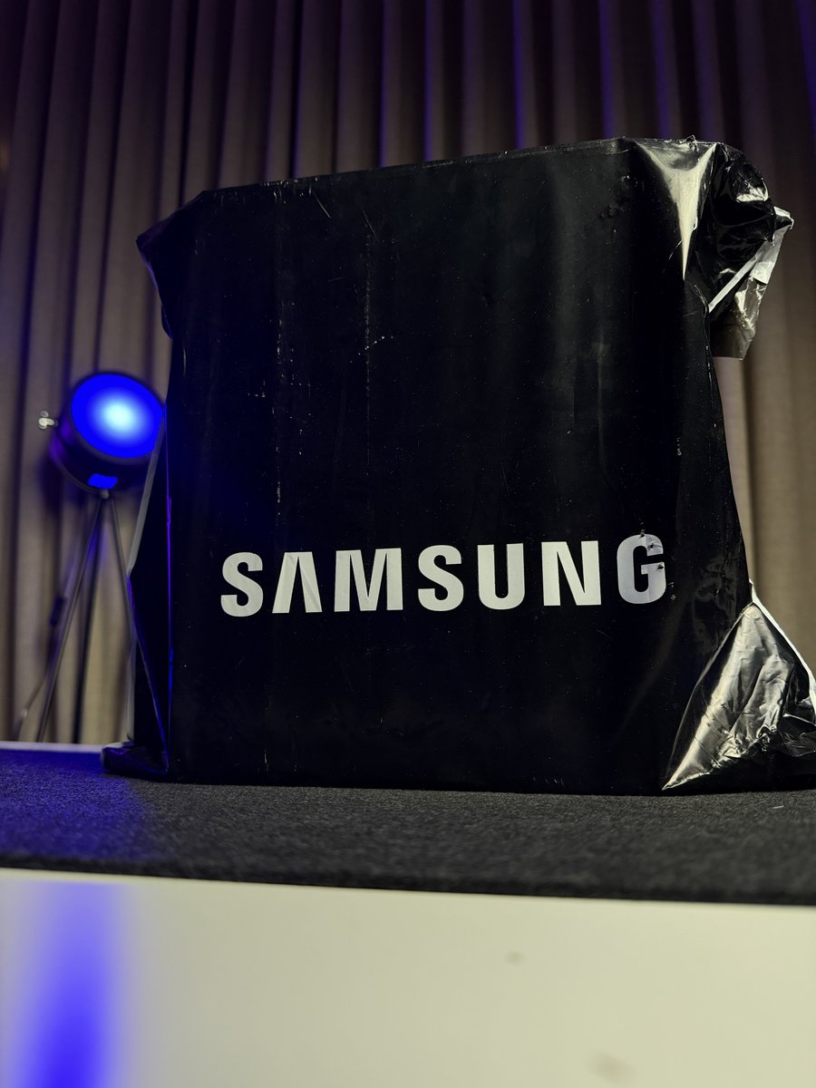 وصلتني أجهزة جديدة من سلسلة Galaxy A من سامسونج 🔥📦  

حالياً كلها بوكسات رسمية ومقفلة… التفاصيل لسه مخفية 👀🔒  
بس واضح إن فيه شي قوي جاي بالطريق 👌  

ترقبوا المراجعة الكاملة قريب جدًا… فيها كل التفاصيل اللي تهمكم 👌🎥  

#Samsung #GalaxyA #GalaxyASeries #Tech #Unboxing