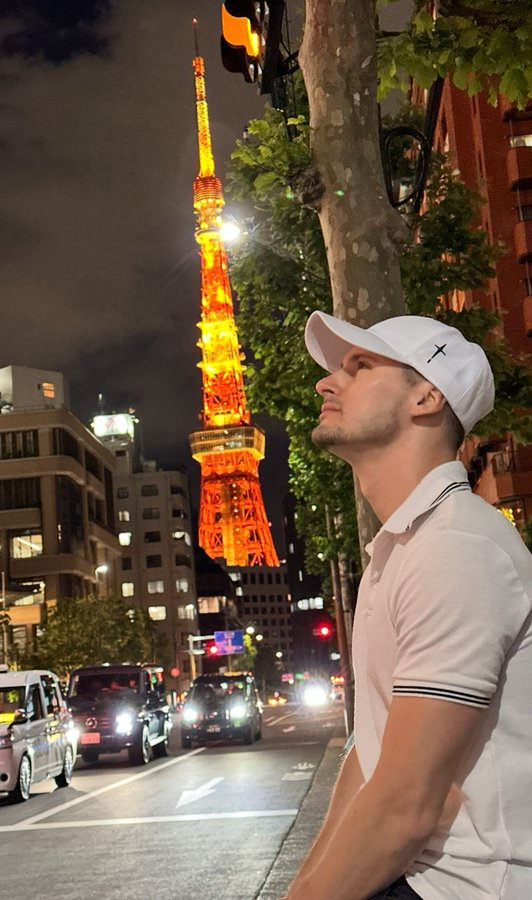 patobonato's tweet photo. 1. Japón 🇯🇵

Que agregar acá? Respeto. Educación.

Se te cae la billetera 10 veces y te da devuelven las 10 !

Podes caminar a cualquier hora por cualquier lado.

Como tiene que ser 👌 https://t.co/bgf4TSMm0P