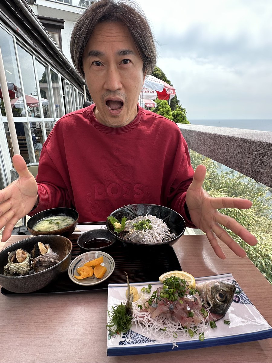 昨日スーパー巳の日早起きして江ノ島弁財天へ🚙景色良い食堂のテラスで朝ご飯
温泉に入って帰宅夕方は仲良し
お姉様方と学大飲み🍺🍻
気のおけない仲間と飲み過ぎました😂

#坂本つとむ #o世代 #巳の日 #江の島神社