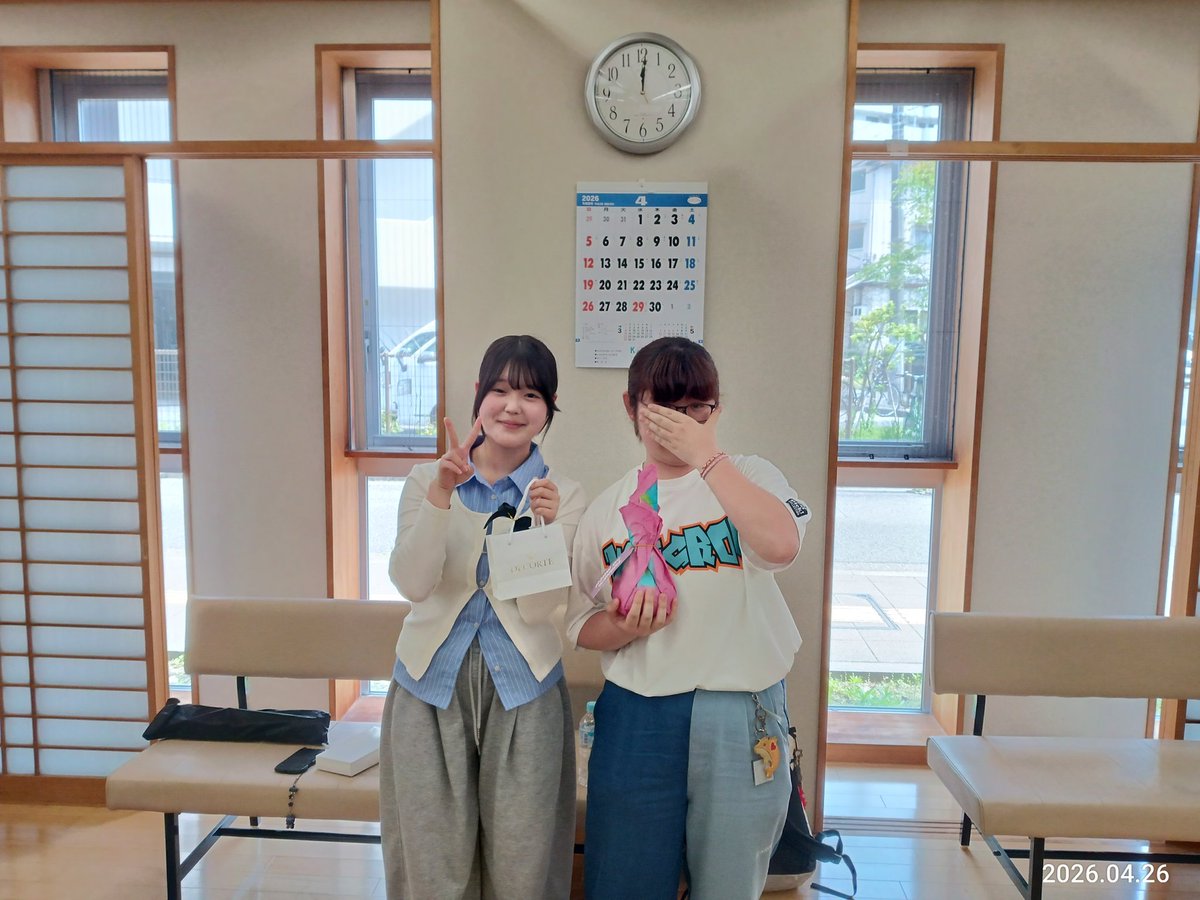 ensemble_orange's tweet photo. 本日4月26日は2026年第19回目の練習で、B.saxの見学の方ををお迎えし、工藤さんの指揮で合奏でした！

今月お誕生日の団員が2人おりました！
お誕生日おめでとうございます🎉
これからもよろしくお願い致します🍊

またこの日は団員より静岡のお土産のお饅頭を頂きました！ありがとうございます😊✨️ https://t.co/2UYmw8mZKL