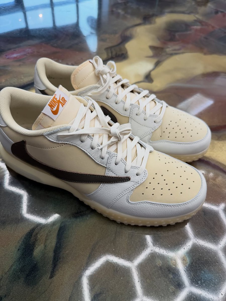 JustFreshKicks tweet media