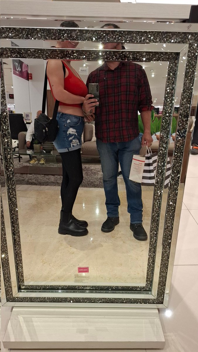 Violet Unique Horny y su Marido Enamorado tweet media