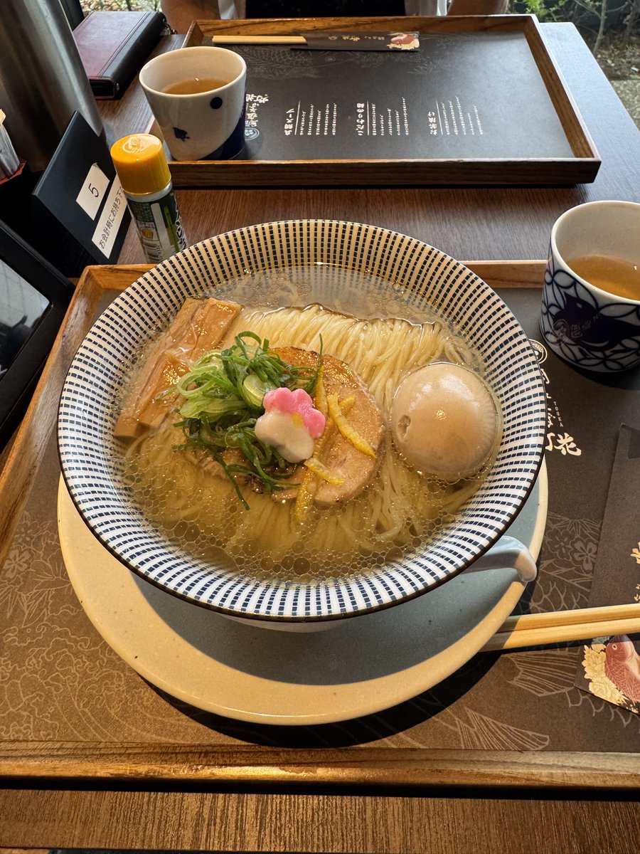 しおちん tweet media
