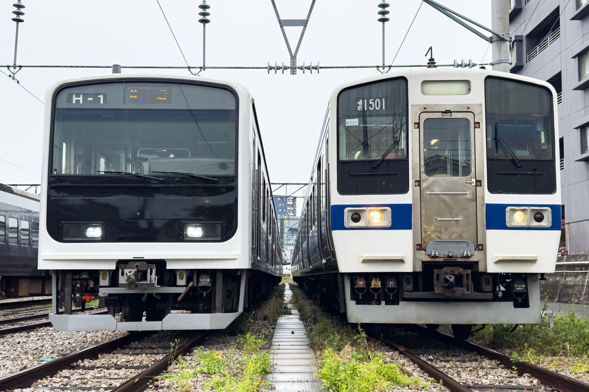 anapgoeson's tweet photo. 今日は昨日に引き続き南福岡車両区車両見学会（501系・415系）に参加。

K752編成改めHM-1編成と、K525編成改めFM1501編成を並びで撮影させていただけるという貴重な機会。FM1501編成とは譲渡甲種以来17年ぶりの再会らしく…

往年の勝田電車区・勝田車両センターを思い出しますね。 https://t.co/KyWielROEj