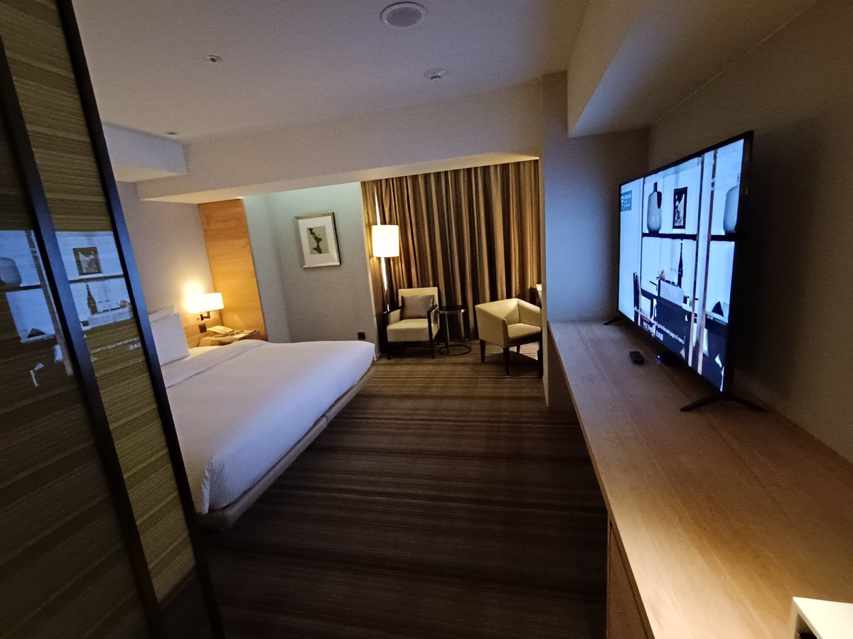 _jjuuNN_'s tweet photo. やっと投稿する気になった・・・

朝起きて　羽田に向かおうと
準備をしてたら　なんかヤバい
手首で脈が取れないけど
心臓はバクバク

羽田までのリムジンになんとか間に合い
空港に着くも
並んでる時に　機内持ち込みの
6キロのバックパックですらしんどい https://t.co/qd8Q3iaVsb