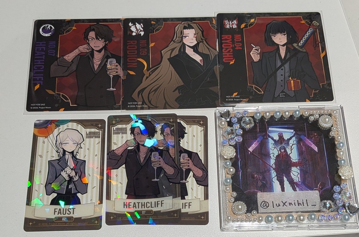 luXnihil_'s tweet photo. @aarin_valo 重ねて失礼します。画像のコースター良秀/ロージャ、クリアカードヒースクリフ/ファウストを所持しており、こちらは定価（コースター400円）でお譲り可能ですので、もし買取も検討されている場合は交換と合わせてご検討いただければと思います。よろしくお願いいたします。 https://t.co/SOX9sWhhLo