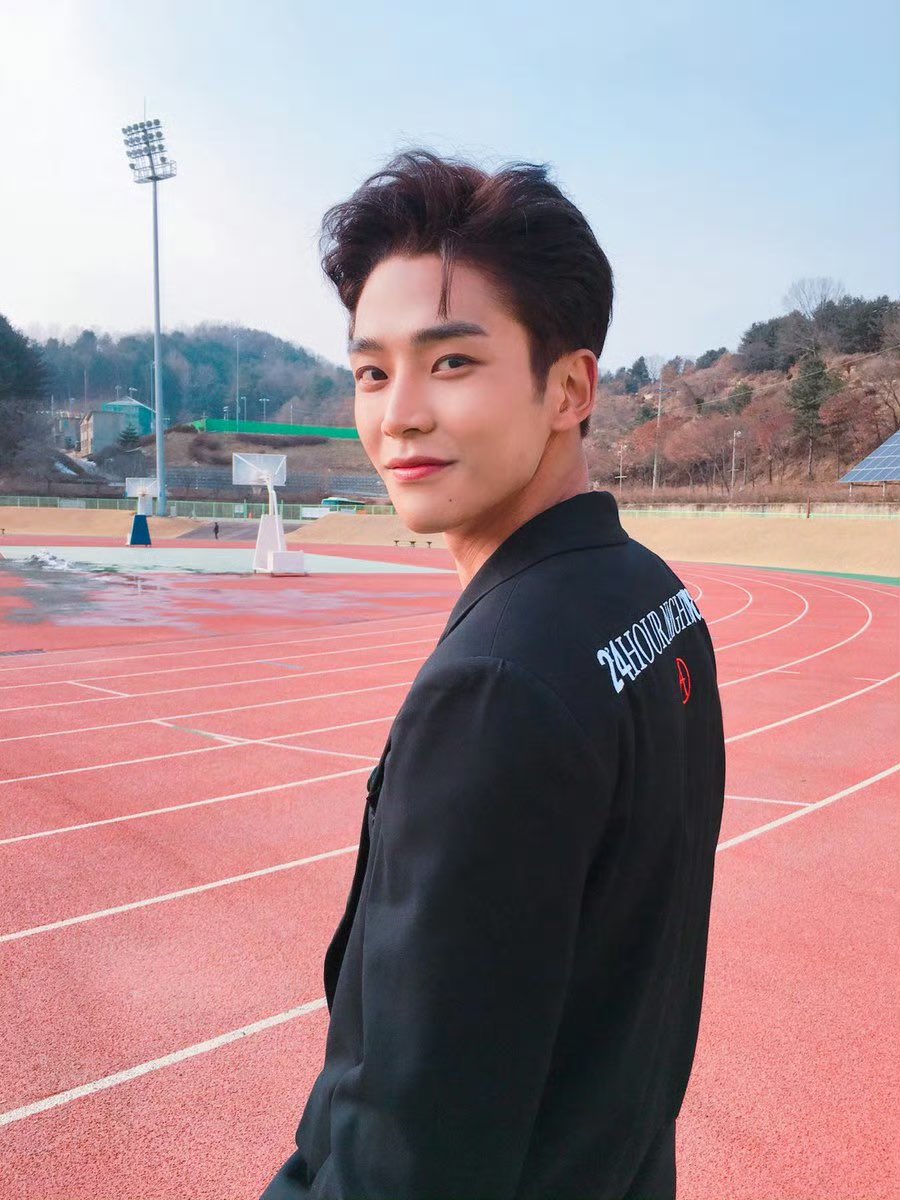 爱云云 tweet media