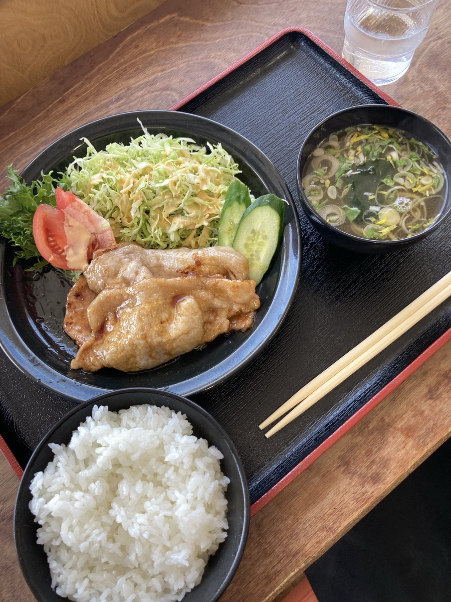 Akizo1966's tweet photo. 今日の昼メシ^ ^
六味庵　道の駅六戸
生姜焼き定食＆味噌ラーメン
いただきまーす♪♪ https://t.co/AcBMytKuG4