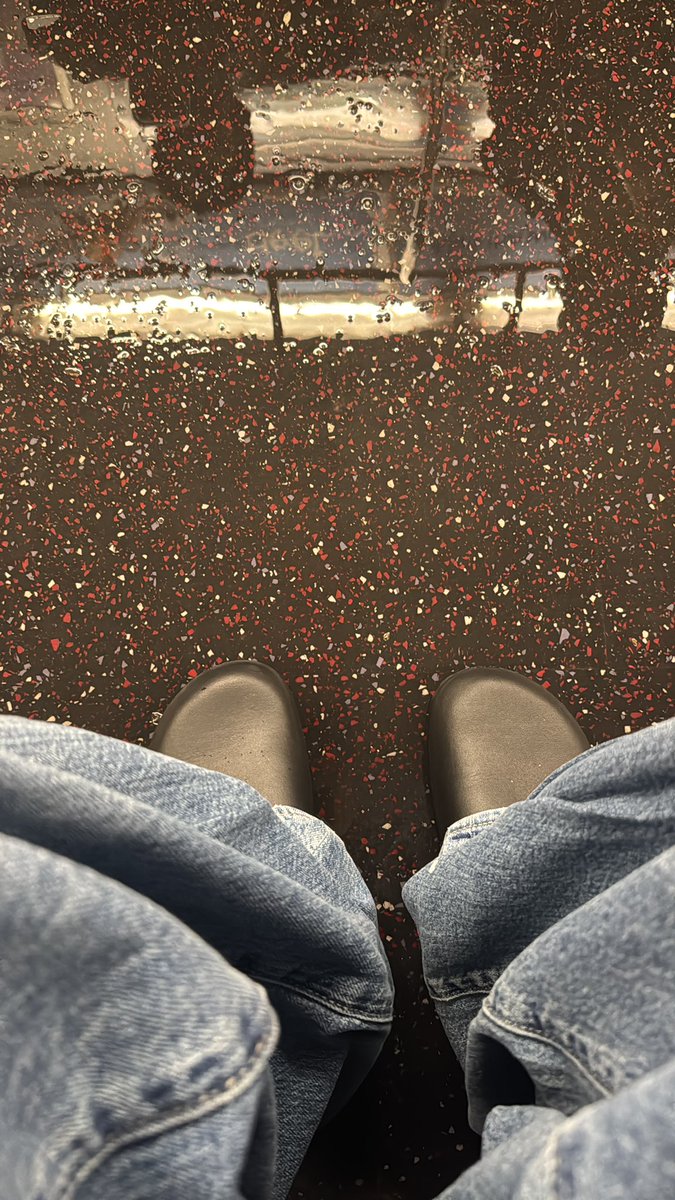 SOCIALITENYC's tweet photo. There’s a serious leak on the Jamaica bound J train car # 8642 that’s leaking in the inside of the car. The entire car is wet 💦💦💦💦💦💦💦💦💦💦💦 it’s 10:30 pm https://t.co/qXnL89hdee