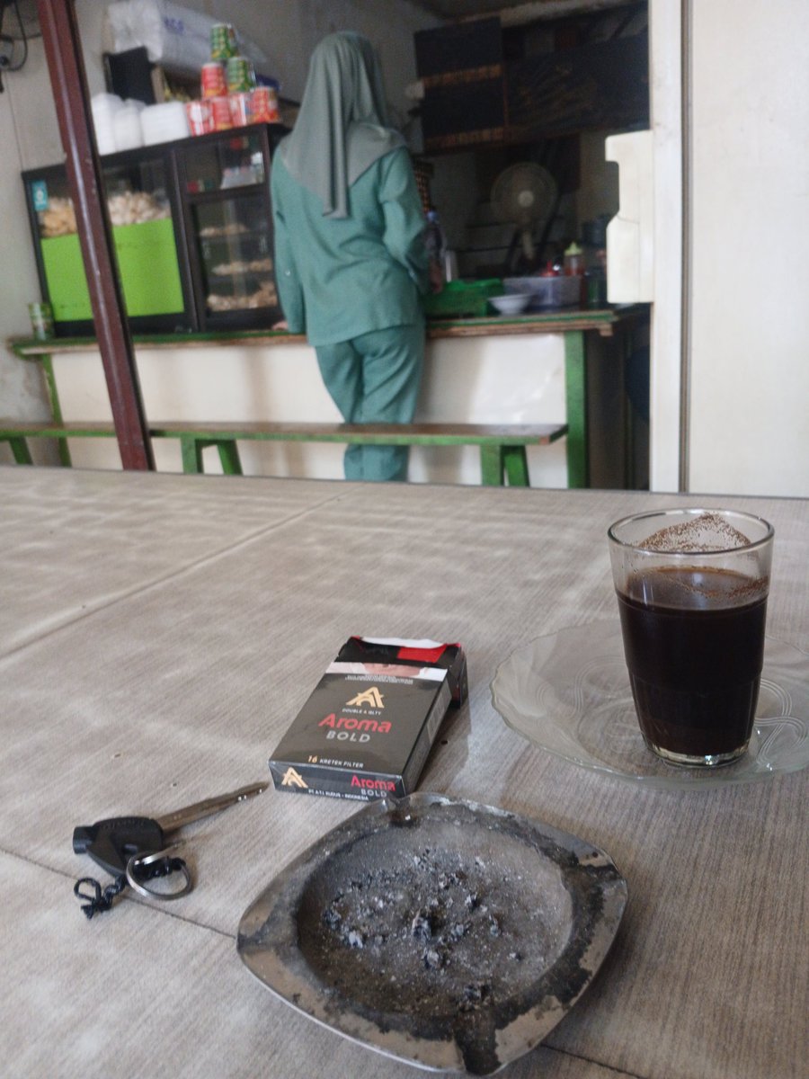 zome161's tweet photo. Menikmati kopi minggu pagi

#CFD 
#CDN https://t.co/0yYXreBz63