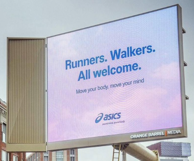 NIKE - よろしくおねがいしまっす！さん専用 ボストンマラソンでのAsicsとNikeの広告比較。Nikeは炎上して取り下げ