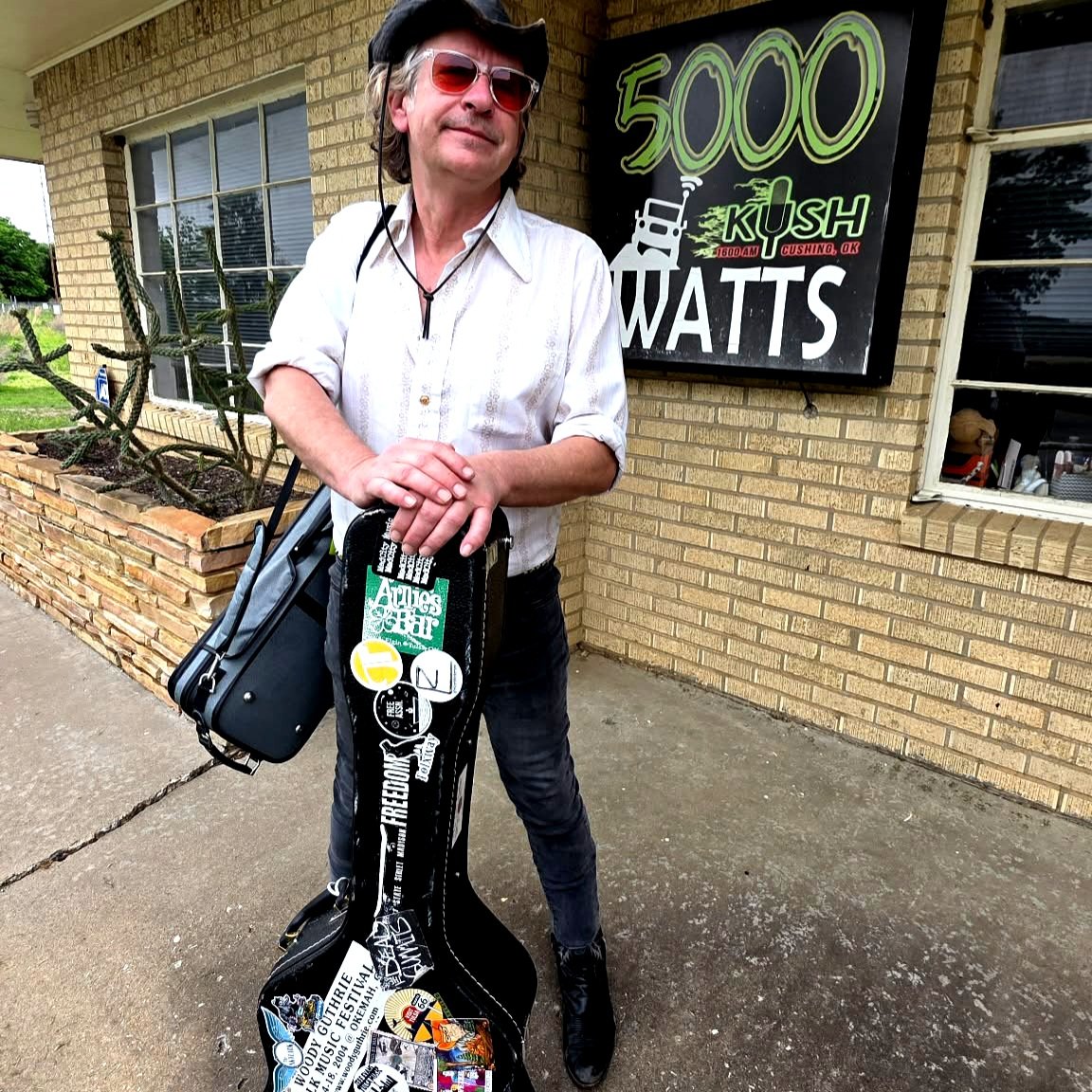 e_ryanjohnson's tweet photo. Today I was fortunate to be at @1600kush in Cushing Oklahoma for an interview with the wonderful Hugh Foley. I had a lovely time conversing and playing music. https://t.co/zhMxCKCKHZ
