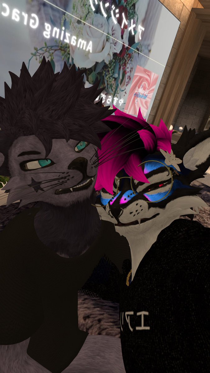 Pics with twin at damn there 6 in the morning <a href="/aeriehusky/">Aerie!💜</a> LOVE YOUUU