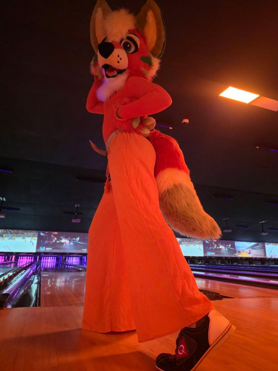 DDogToaster's tweet photo. Something something something #fursuit https://t.co/TTMMMS9aO3