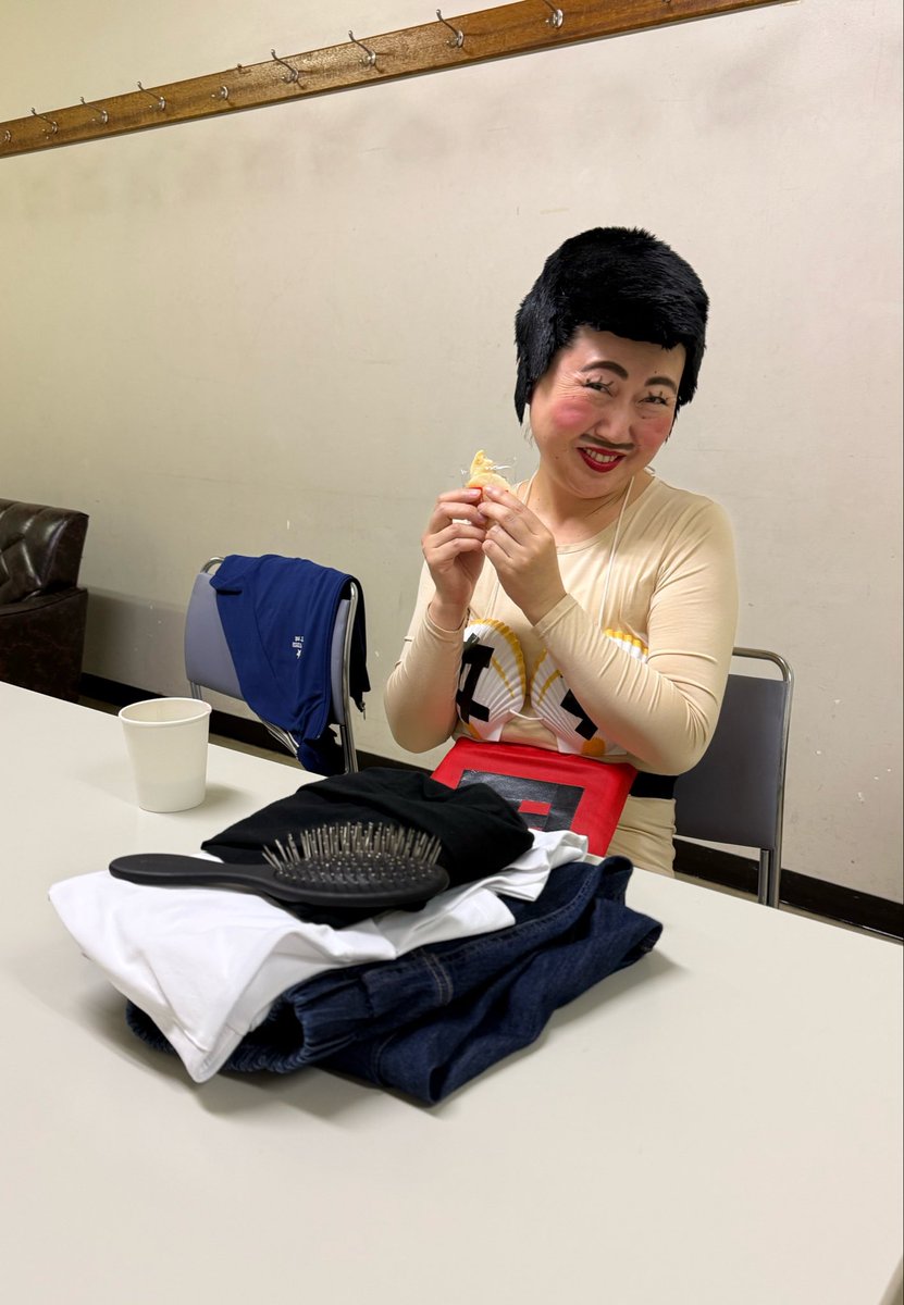 やす子 tweet media