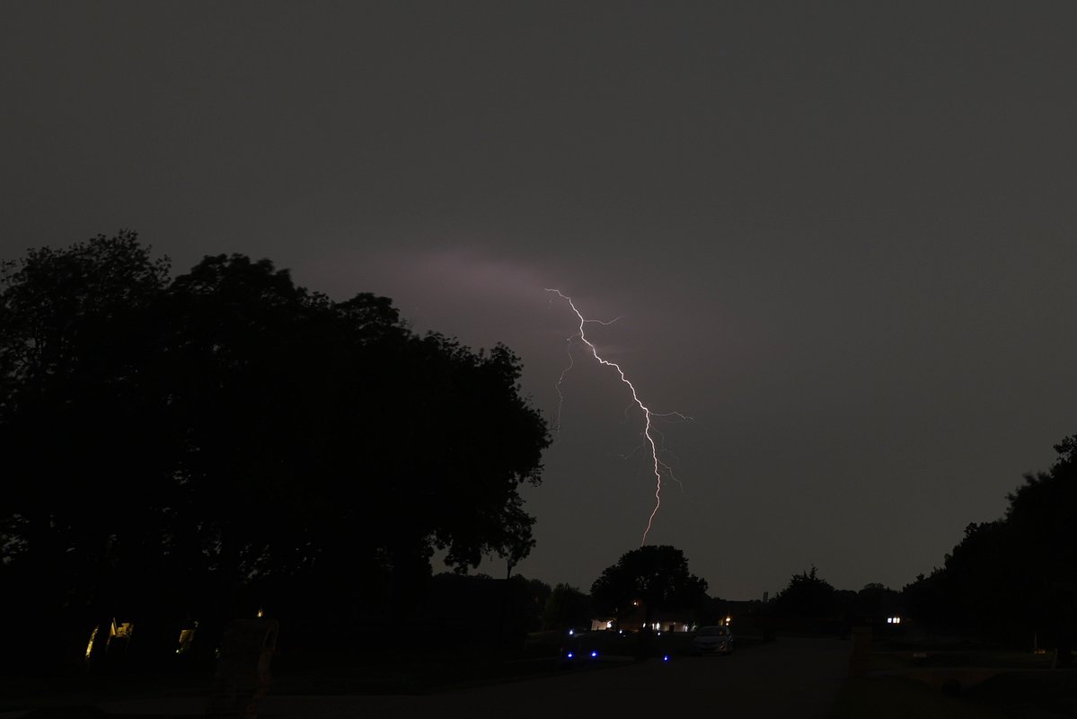 drjlstewart's tweet image. Lightning visible from Midlothian this evening (April 28, 2026). #lightning
