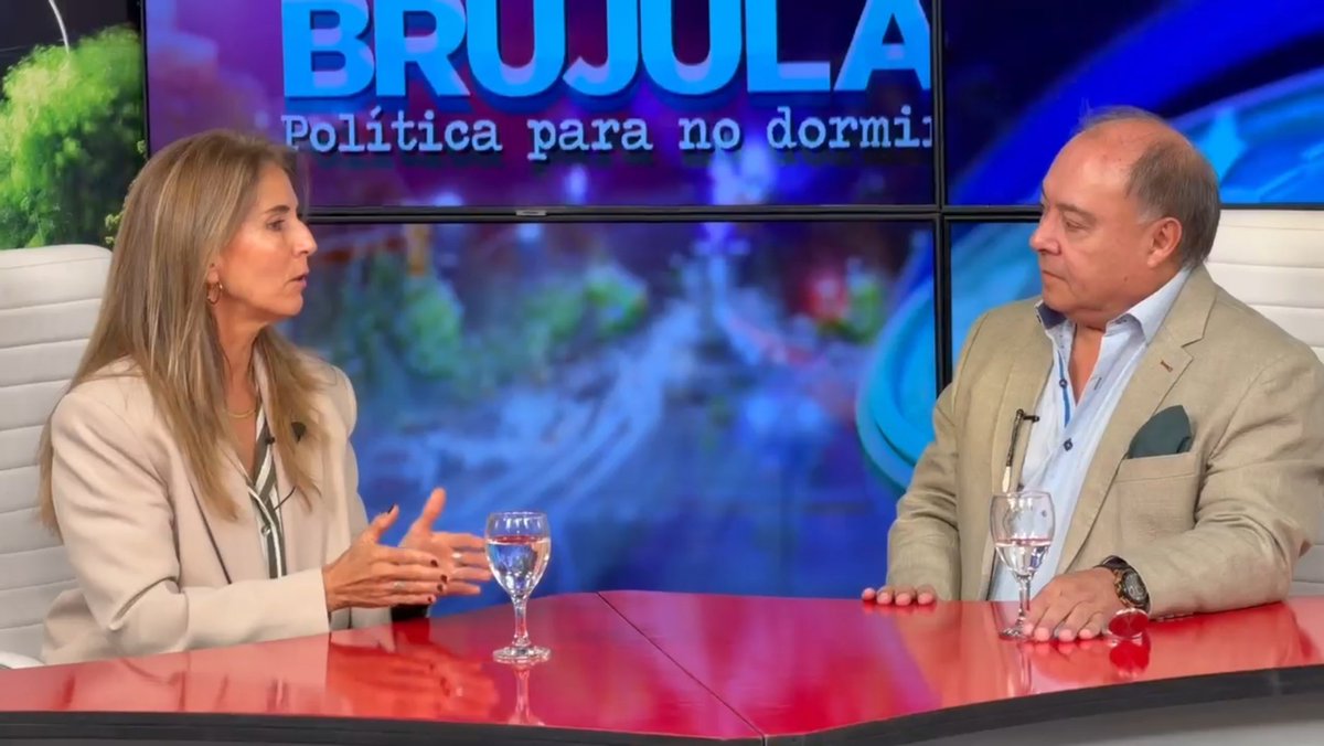 CalvoJorgecalvo's tweet image. #BRUJULA🎥📸
@SocoVillamayor Por un lado se amplía la participación y por otro lado se ordena la oferta laboral. Se amplia la participación porque había una deficiencia, si se quiere, los partidos minoritarios, los que no tenían amplia representación no podían llegar