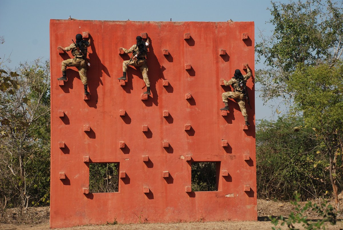 CISFCentral's tweet image. एक संकल्प: राष्ट्र की सुरक्षा का।
एक साहस: हर चुनौती से टकराने का।
एक विश्वास: अपनी ट्रेनिंग और अपनी वर्दी पर।

​कठिन प्रशिक्षण, अटूट अनुशासन और 'राष्ट्र प्रथम' की भावना ही हमारी पहचान है। हम हैं सीआईएसएफ (CISF)- देश की संपदा और सुरक्षा के सजग प्रहरी। 🇮🇳

​#NationFirst #Training